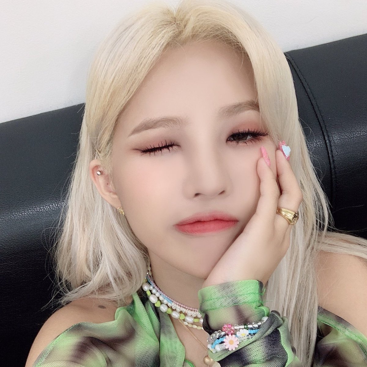 BNGDLESIRES's tweet photo. ⭑just them

#BTS #방탄소년단 @BTS_twt 
#GIDLE #여자아이들 @G_I_DLE https://t.co/4XIRg8bd8S