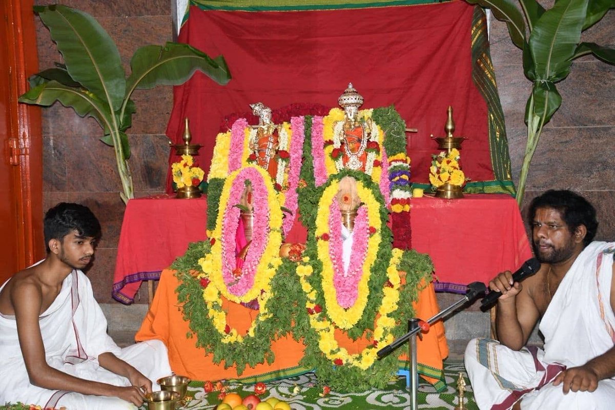KesariFoundati1's tweet photo. ವಿದ್ಯಾರಣ್ಯಪುರ ಶ್ರೀ ವೀರ ಆಂಜನೇಯ ದೇವಸ್ಥಾನ

ಕೇಸರಿ ಫೌಂಡೇಶನ್ ವತಿಯಿಂದ ಬ್ಯಾಟರಾಯನಪುರ ಕ್ಷೇತ್ರದ ವಿದ್ಯಾರಣ್ಯಪುರದ ಶ್ರೀ ವೀರ ಆಂಜನೇಯ ದೇವಸ್ಥಾನದಲ್ಲಿ ನಡೆದ ಶ್ರೀ ಲಕ್ಷ್ಮೀನಾರಾಯಣ ಸ್ವಾಮಿ ಆರಾಧನೆ, ಕುಂಕುಮಾರ್ಚನೆ ಹಾಗೂ ದೀಪಾರಾಧನೆಯ ಮಹೋನ್ನತ ಕ್ಷಣಗಳು‌.

#Byatarayanapura 
#laxminarayanaswamyaradane 
#Vidyaranyapura https://t.co/jwI0Ka0B0p