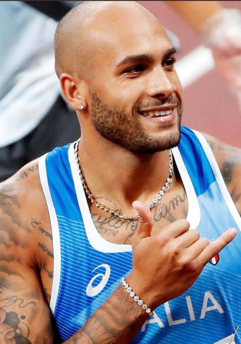 angeloandretta's tweet photo. CRAZY_LONG_JUMPER https://t.co/v2vuYunhHG