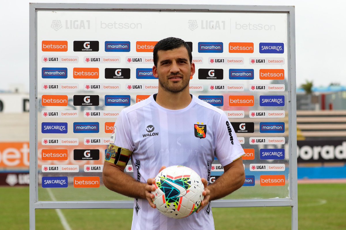 Liga1TeApuesto's tweet image. 🥁⚽️ #BernardoCuestismo

El 9️⃣ de @MelgarOficial se lleva el balón a casa tras el hat-trick anotado ante @BinacionalFC.

¿Qué nos dicen los hinchas del 'Dominó' sobre su capitán? 👀