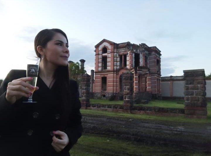 almavatv's tweet photo. Festival #Intervinos
Gracias por invitarme
"La Taberna del Chamán"
@latabernadelchamanmx
#sysvinarte
#DoñaMacabra 🍺🍻
#Acappela 🍷
Hidromiel #Frigg 🥂
https://t.co/9SK6DgHeuu
https://t.co/9QLgEKnI4v https://t.co/aP4vNO17g7