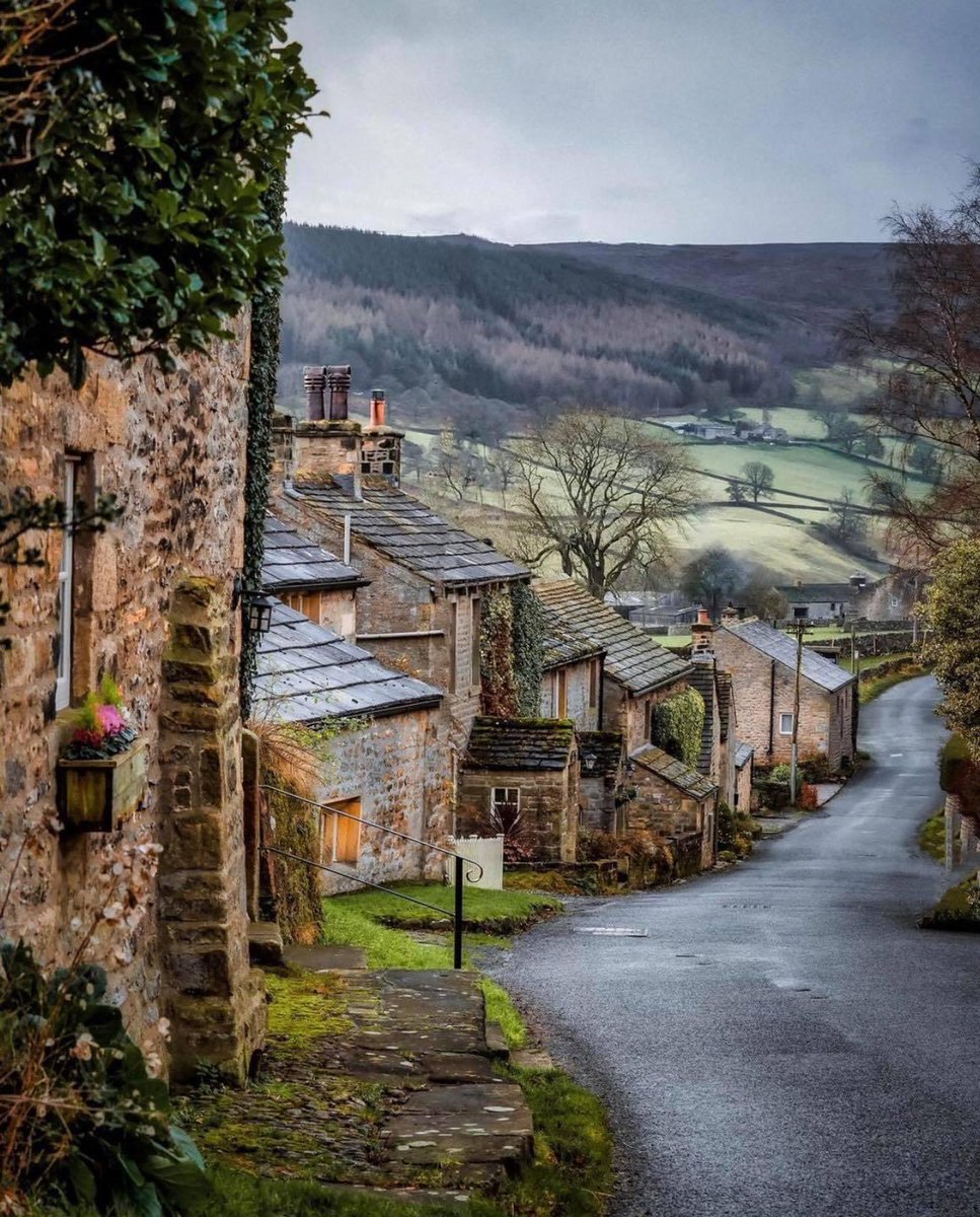 The Village of Appletreewick, North Yorkshire, England, UK 🏴󠁧󠁢󠁥󠁮󠁧󠁿🇬🇧. #CANZUK #HappyYorkshireDay #GodsOwnCounty