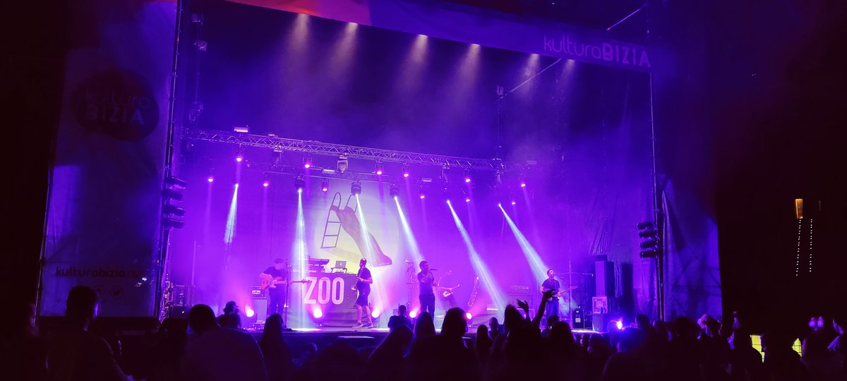 el__sebas's tweet photo. Saciades les ganes de concert, #zoo https://t.co/LqA0PRSvwn