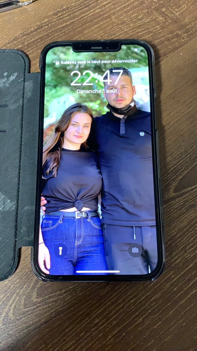 Helloooo, les gens! Un iPhone 12 Pro Max a été retrouvé au macdo d’argentan! Est-ce que vous pourriez RT au max s’il vous plaît pour qu’on puisse les retrouver ? Merciiii