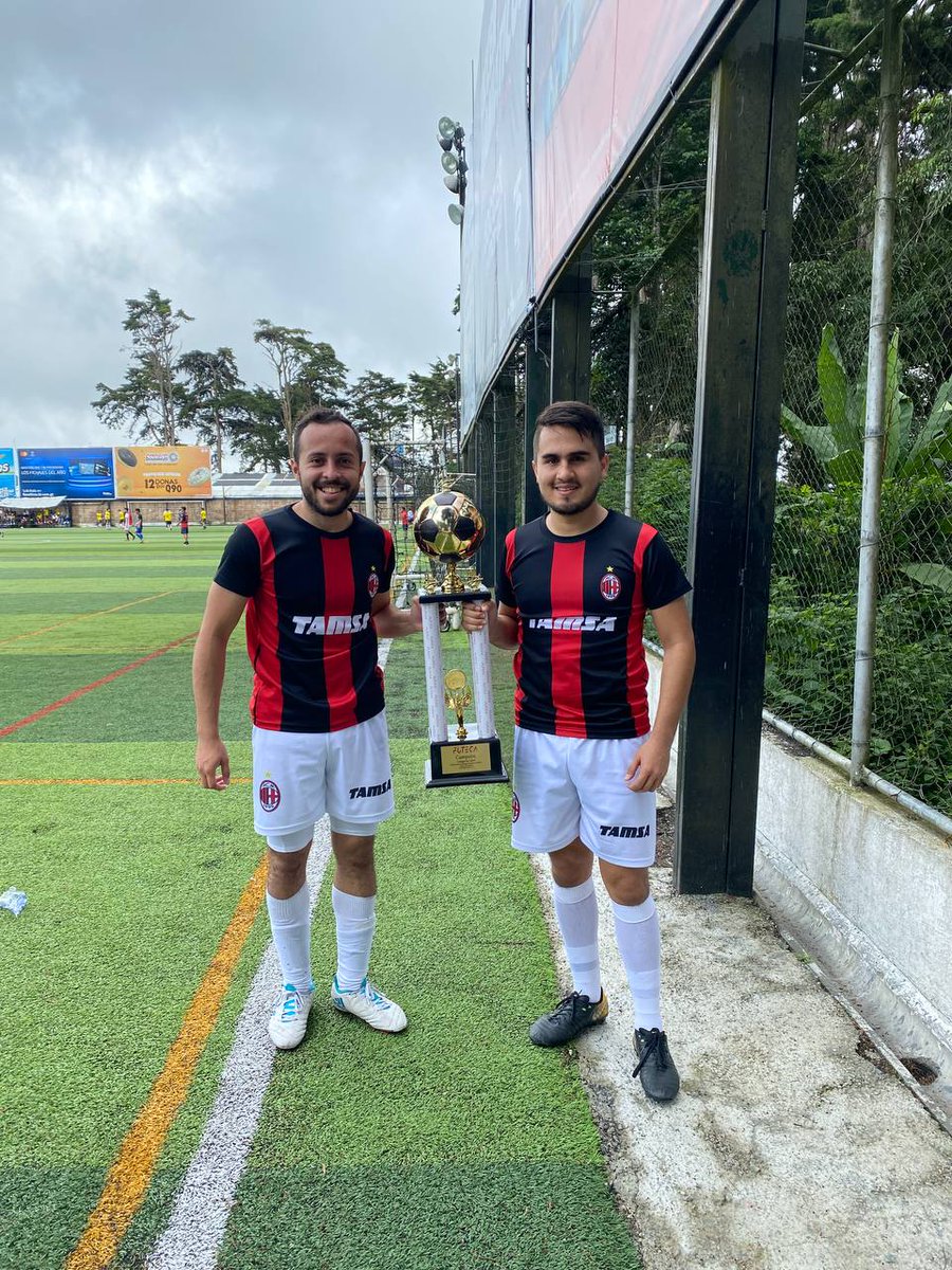 BrandonRuano3's tweet photo. Esto es lo que más amo y no se imaginan lo FELIZ QUE SOY ❤😍🏆🔥
CAMPEONES, CAMPEONES, CAMPEONES 🏆🏆🥳🥳⚽️⚽️
#Fut11 #campeones #futeca #felicidad https://t.co/Txo2CjtYSQ