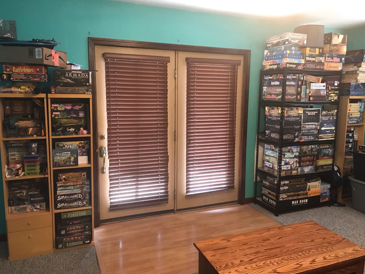 andvewhess's tweet photo. @BGTables #JasperShelfieContest https://t.co/AyBMpP0euP