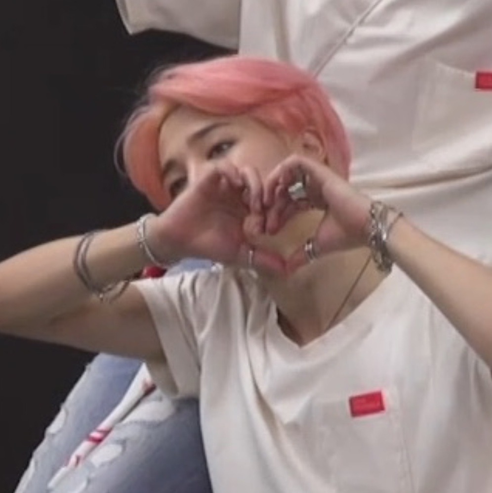 lovelyminpics's tweet image. abra a thread se você está com saudade dele.