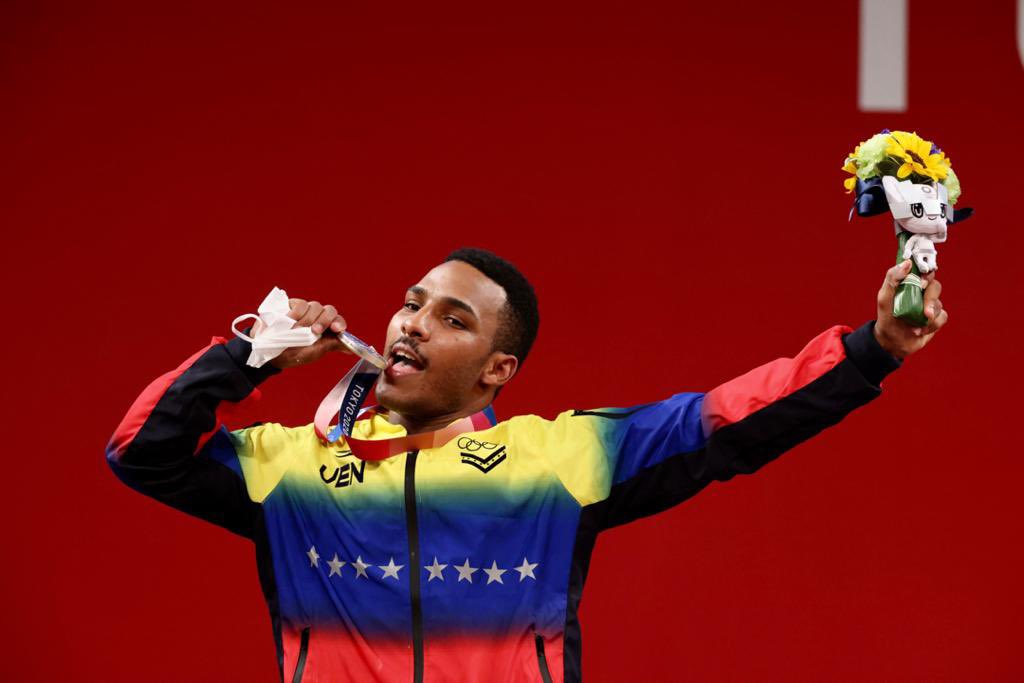lmnunez_'s tweet photo. ¡Qué de pinga es Venezuela cuando no estamos discutiendo por ideologías y poder!

Gracias, muchachos. https://t.co/On2CvIqa9G