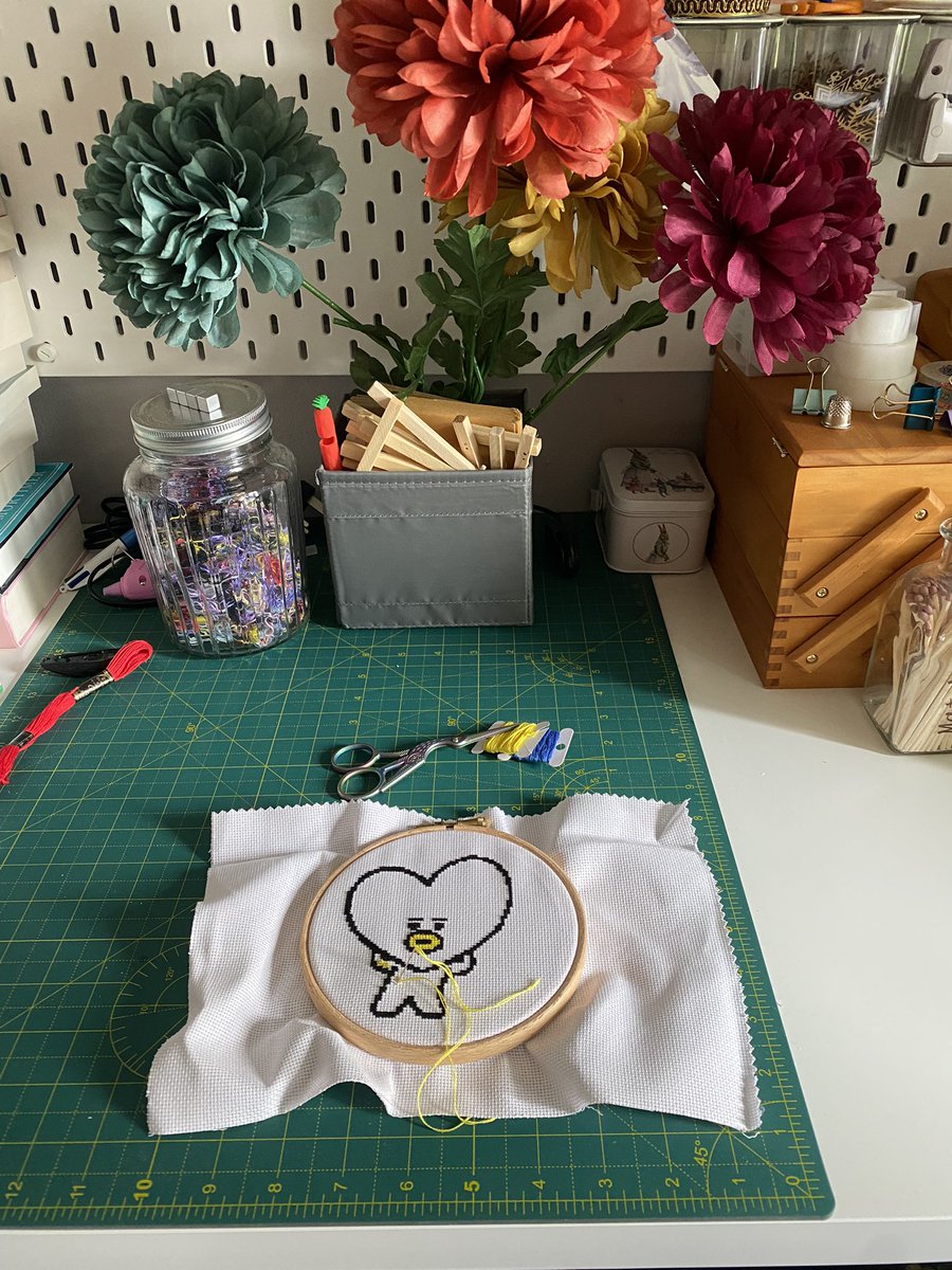 springdaycraft's tweet image. Sunday crafting 🥰