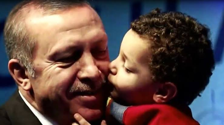 zagocf's tweet photo. 🇹🇷 Recep Tayyip Erdoğan ♥️

R.T.E.'ye karşı kin besleyenlere
Bakın Sonra R.T.E'ye Gönülden vurulacaksınız !

Ne demiş Neşet baba

Kalpten kalbe bir yol vardır görülmez
Gönülden gönüle gider
Yol gizli gizli https://t.co/6ZQ09pLo03