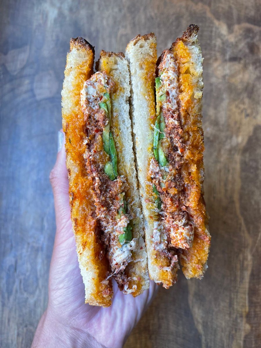EvaSandwicheria's tweet photo. Estamos super felices porque este mes hicimos una colaboración con @quesitocorazon 😍❤️😍
.
El especial de este mes es Choriqueso🔥
(chorizo, queso asadero, aguacate y salsita verde)
No saben lo bueno que está👌🏻😍 https://t.co/7vleL4hdXg