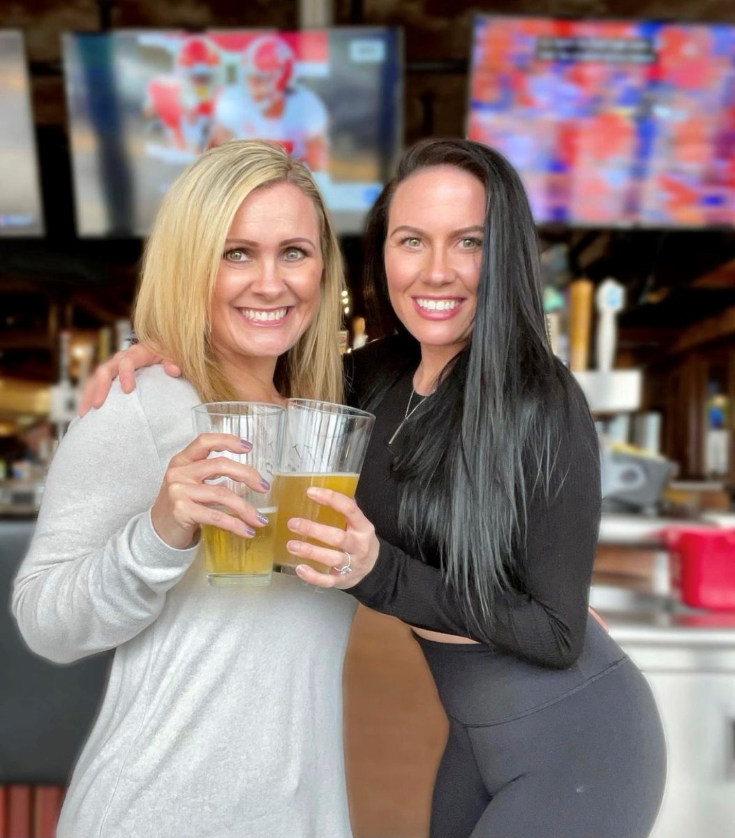 Champps's tweet image. Nothin' better than good friends and cold beer!🍻
(📷: @mrs_ashleyerinwiese)