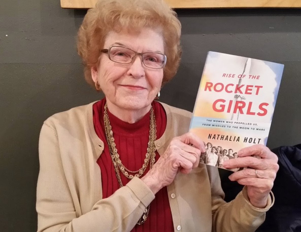 #RoleModelsInCS: Barbara Paulson is a former human computer at NASA's Jet Propulsion Lab. She was one of the lab's first female employees when she started in 1948. 

Her calculations helped ensure the successful flight of Viking 1, which sent the first images from Mars. 🚀