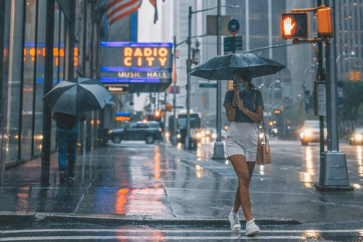 senineldar's tweet photo. It’s a rainy day 

#streetphotography #RainyDay #nyc https://t.co/mVnTxS6IrU