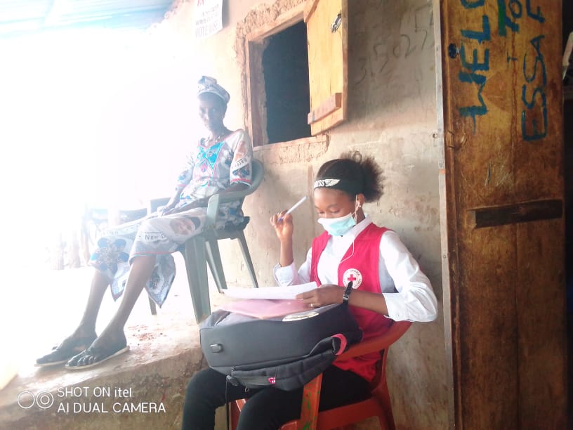GambiaRedCross's tweet photo. In #UpperRiverRegion, verification of beneficiaries is ongoing to support families affected by the #windstorm.
This exercise is ongoing alongside sensitization on #Covid19. https://t.co/8wIAVnORmI