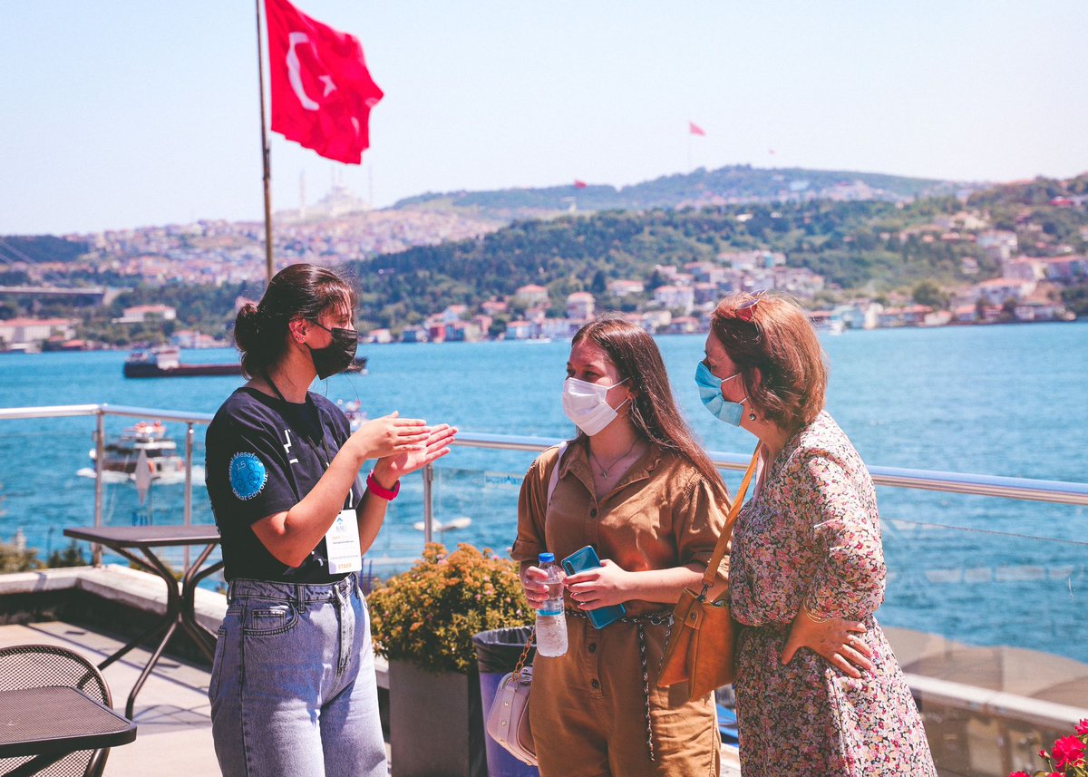 D terasın eşsiz manzarasında hayalindeki okulu tanımak istiyorsan seni bekliyoruz. 🎉💙

#KampüsümDünya 
#BAUTercihveTanıtımGünleri