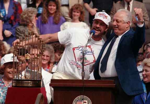 baseballinpix's tweet image. Kirk Gibson and Tommy Lasorda during the Dodgers World Series parade, 1988