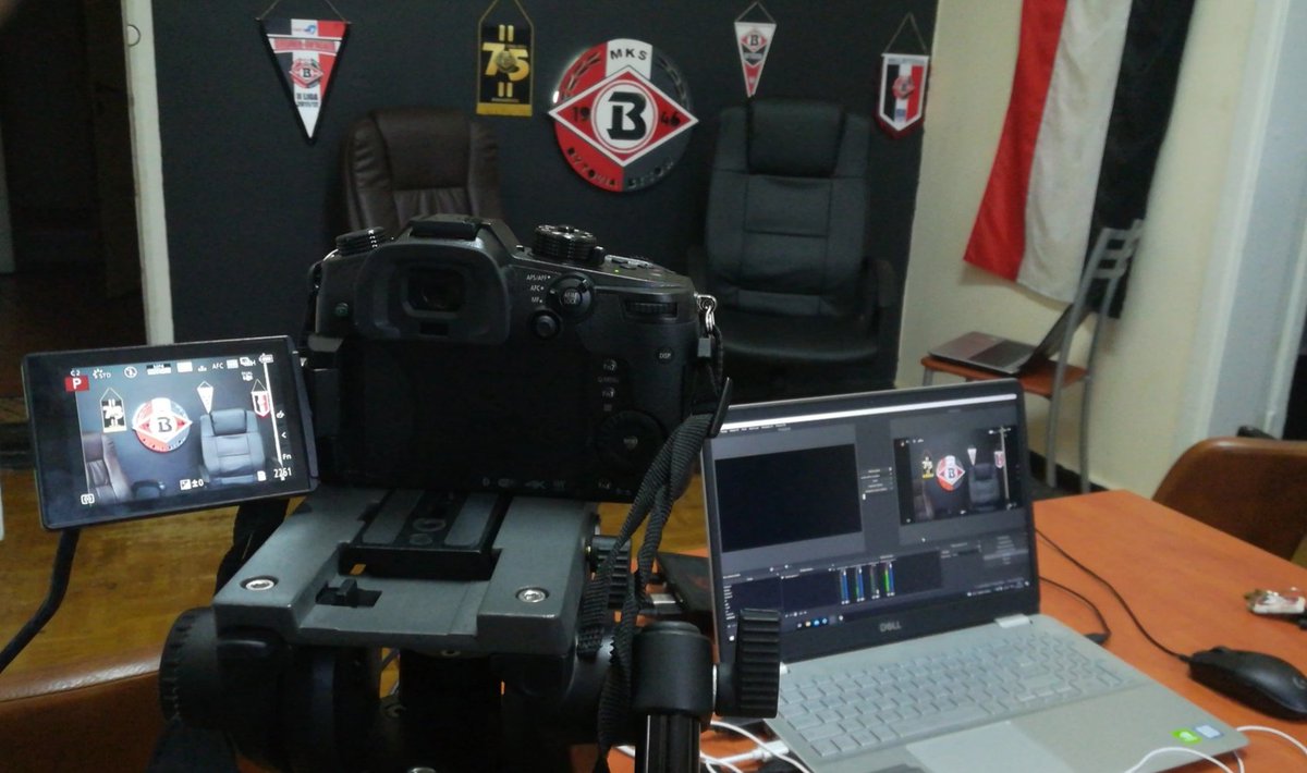 Studio na dzisiejszy Bytowski Live Park gotowe 🎥

Zapraszamy od 19:46 i wspólnie powspominajmy postać założyciela tego formatu w naszej klubowej telewizji, prezesa, spikera, "Czarnego Wilka" - Przemka Gawina.

🌐 Link do transmisji 👉 tiny.pl/9mcjm