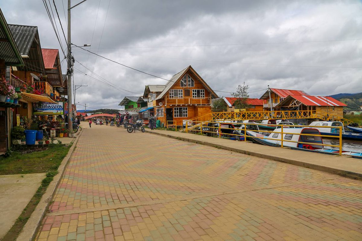 alcaldiapasto's tweet image. #Hoy después de 15 días de trabajo entre los habitantes y las autoridades, este lugar emblemático y turístico de #Pasto esta listo para recibir a sus visitantes.

La laguna de La Cocha, un patrimonio natural de #LaGranCapital, los espera.

Juntos por la reactivación económica