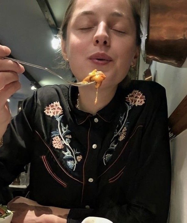 isseedaylight's tweet photo. happy national girlfriend day to my beloved <3 https://t.co/O3sIrC5CmB