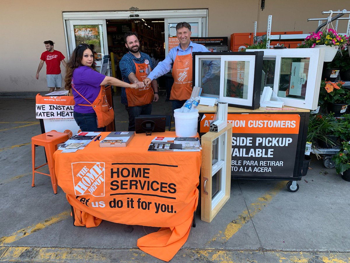 DC Mark aka Mark the Shark working store connections in Fremont celebrating Specialty Saturday. #PacNorthProud <a href="/THDjoachim/">Joachim</a> <a href="/lionel_stevens/">Lionel Stevens</a> <a href="/THDjulia/">Julia</a>