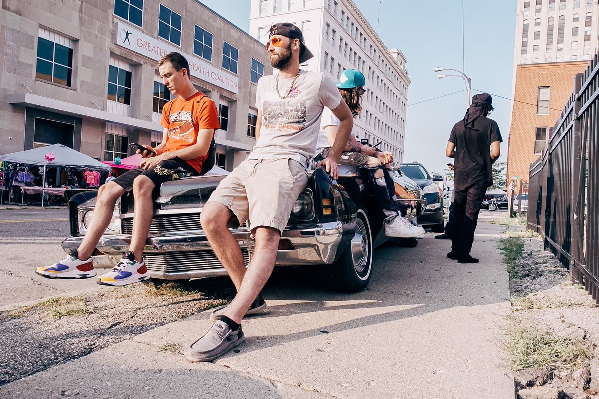 bluecollarraske's tweet photo. Glizzy Fest 2021🌭🏁 #mechanicdontpanic #1972impala https://t.co/qeZyRNex59