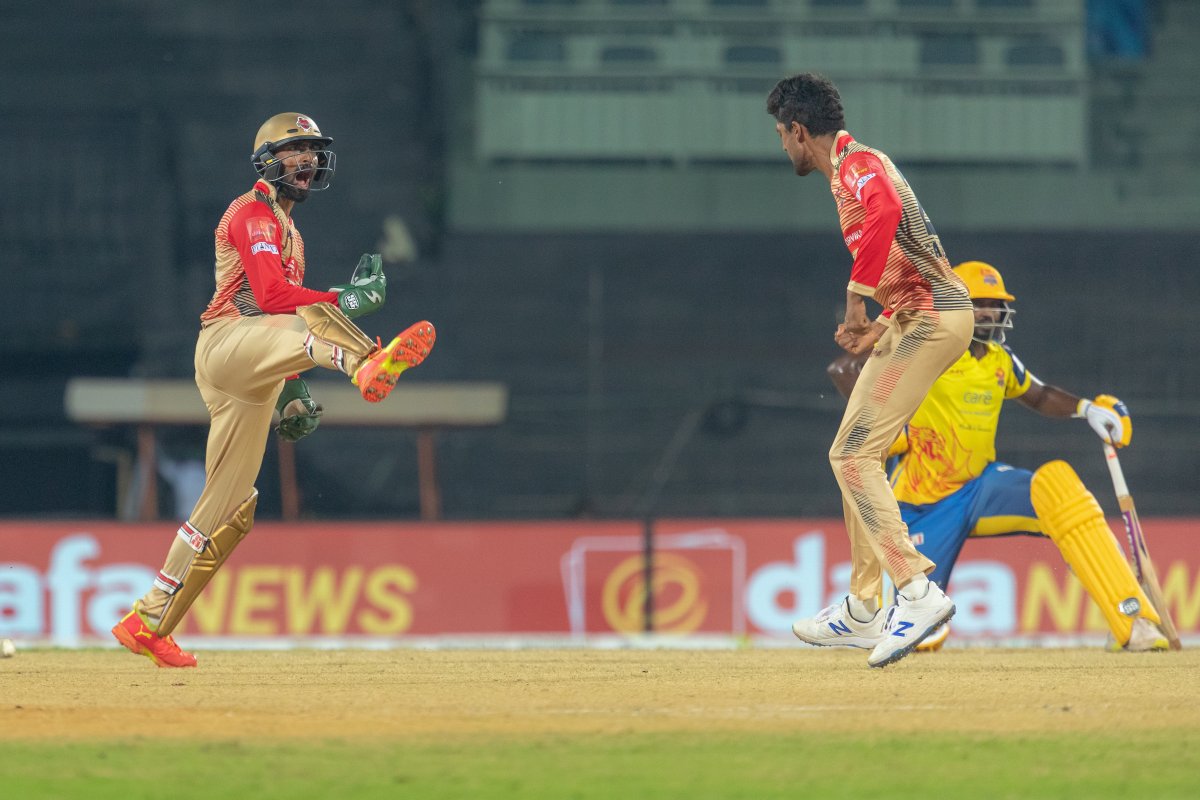 StarSportsTamil's tweet photo. 😉சாய் சாய்ச்சிபுட்டாரு🙌
🎉Sai Kishore (4 - 0 - 30 - 4)🎊
திண்டுக்கல் அணியை 2⃣4⃣ ரன்கள் வித்தியாசத்தில் வென்றனர் சேப்பாக்✌️
📺காணுங்கள் "Shriram Capital TNPL" #ITTvSMP
⏰நாளை 7:20 PM முதல் நேரலை
▶️ஸ்டார் ஸ்போர்ட்ஸ் 1 தமிழில் https://t.co/1Ej8aE7CjK