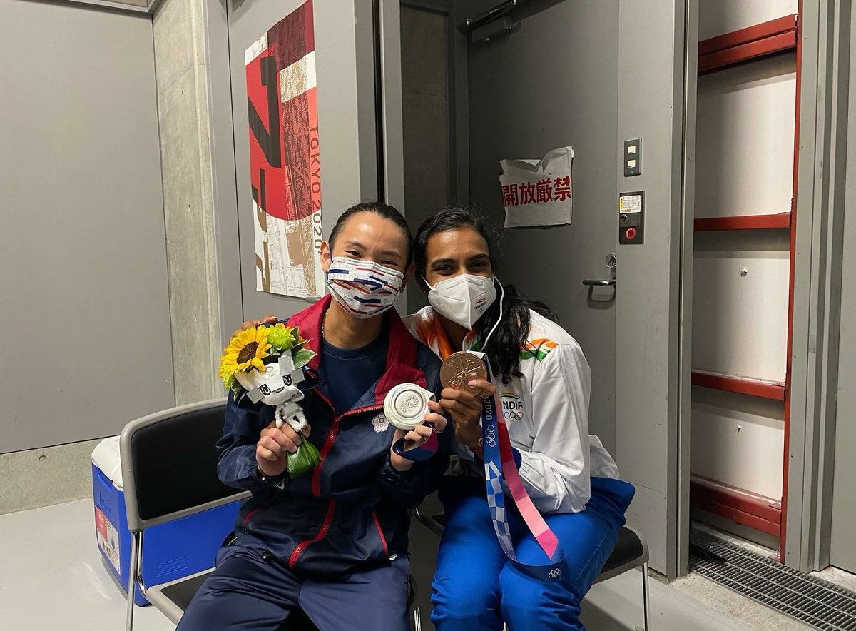 BadmintonTalk's tweet photo. Tai Tzu Ying: "Then she held me in his arms and said that she knows all about it (the feeling)."

Mad respect for @Pvsindhu1 !!!

📷: IG tai_tzuying

#Badminton
#Tokyo2020 
#BadmintalkTokyo2020 https://t.co/gPmz9q0oRC
