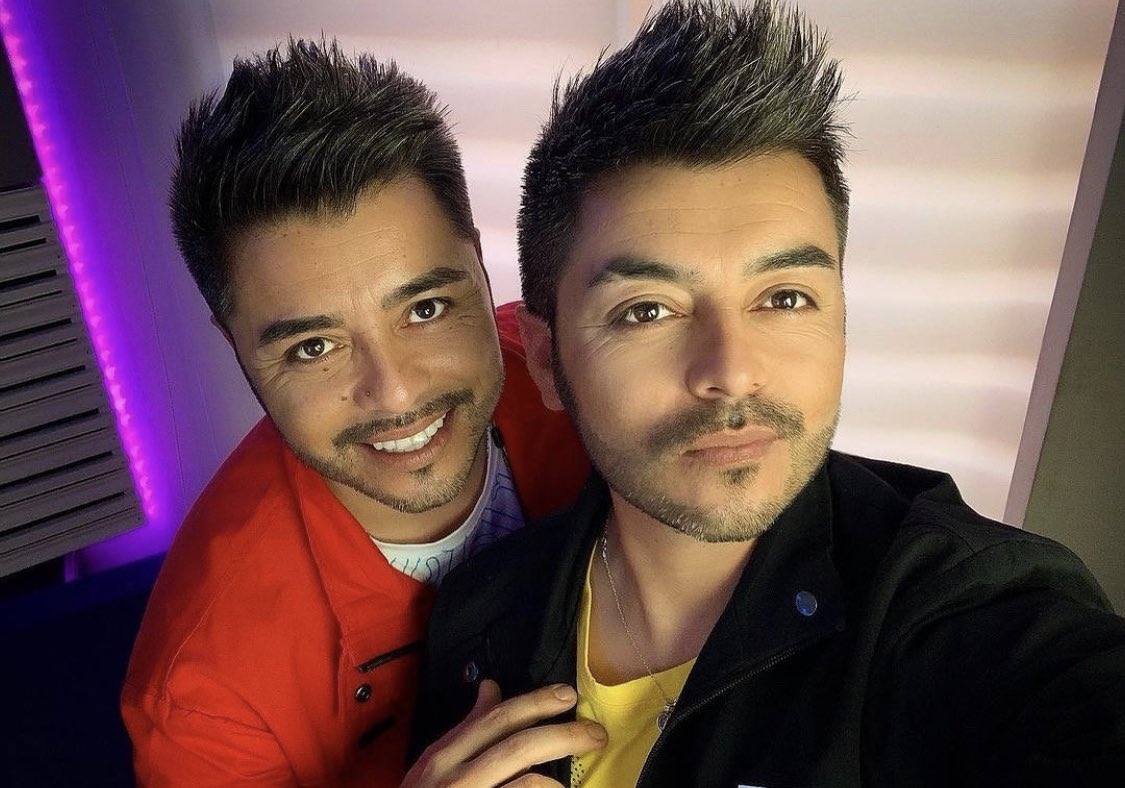 ProtagonistasEU's tweet photo. @alvaroyrich:  Cómo están chicos !!! Nosotros desde My Producciones es grabando las voces de nuestro single promocional de nuestro #disco 💿 …  les enviamos muchas bendiciones a cada uno de ustedes ❤️❤️. 

#gemelosvivar #alvaroyrich #vivaristas❤️❤️ ❤️❤️ #musica #livemusic https://t.co/HsCwJexEao