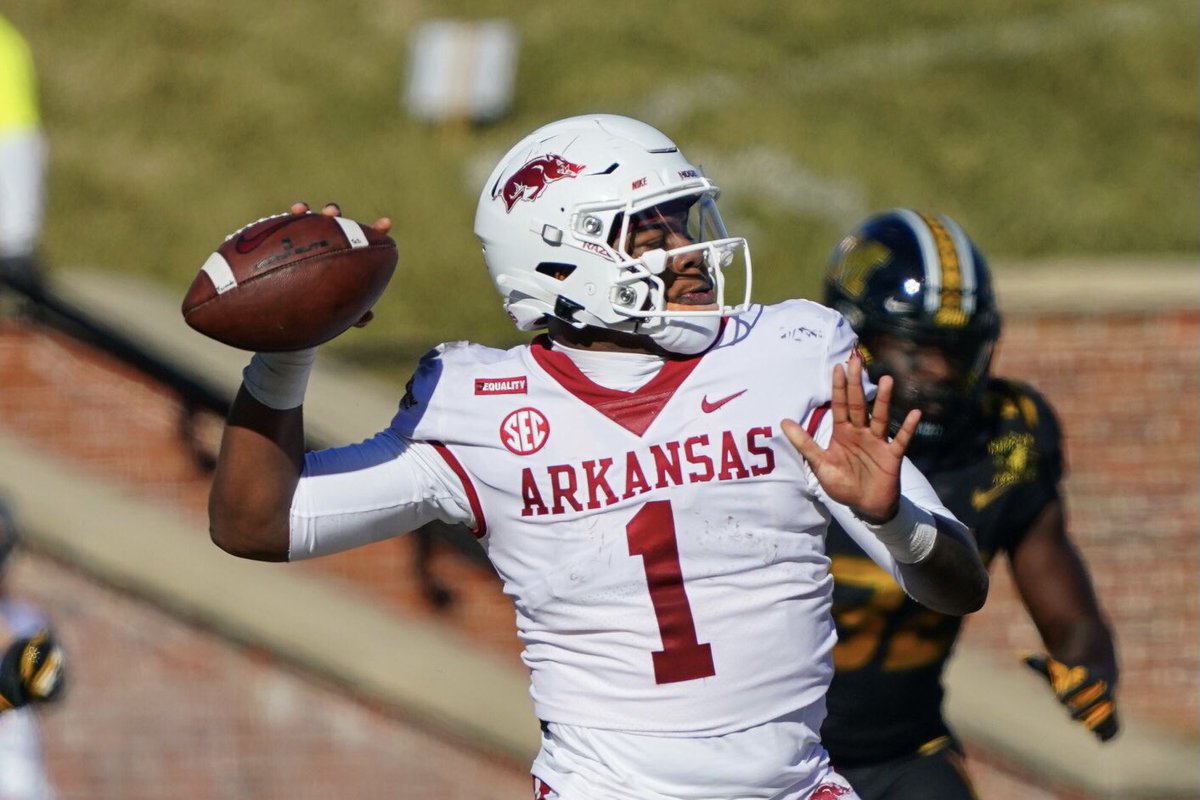 vizzina2's tweet photo. Blessed to receive an offer from The University of Arkansas! @kendalbriles @BriarwoodFTBLL @GasCrew7v7 @ChadSimmons_ @samspiegs @SWiltfong247 https://t.co/7Y7iJu2NE1