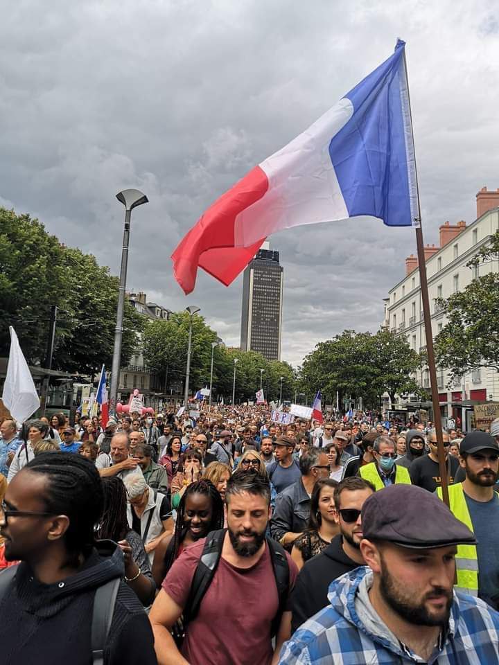 Vaccineinauwa's tweet photo. If there really is a dangerous virus, why people go to protest by millions in the street ? Of course without mask. Why no one is sick ? Covid is just propaganda. There is no pandemic, just a dictature. They kill us !
#Mwongo #plandemic #NewWorldOrder #GreatReset #DICTATURE #lies https://t.co/1RE009Xnh8