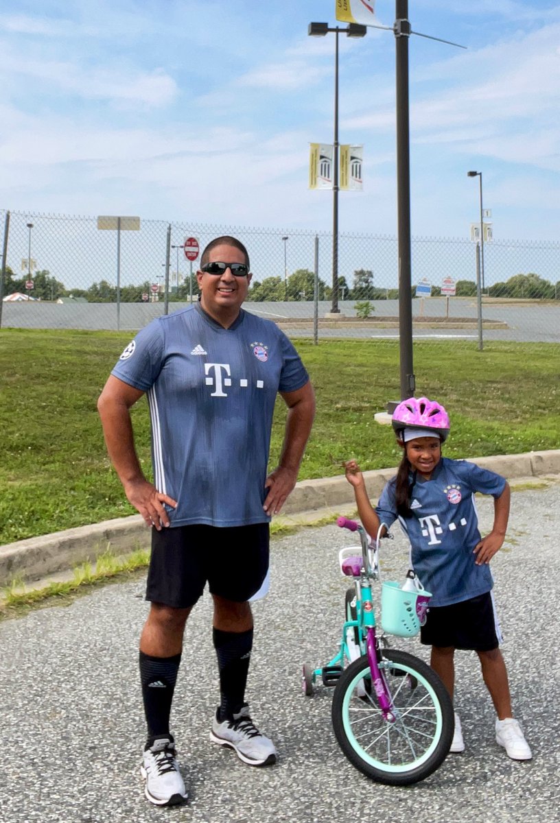 FCBayernUS's tweet photo. #Advertisement | The greatest family in the world! 💪
Together we've run over 1.2 million miles (2M km) as part of the #FCBayernWorldRun, beating our original target of 1.5M km! 👏🔥
#MiaSanFamily #AudiFCBTour https://t.co/3ci08ju8vT
