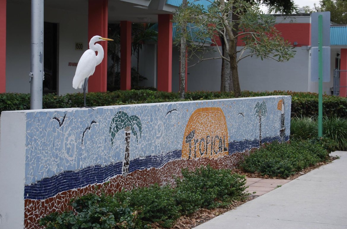 It’s time to help Tropical Elementary’s teachers clear their lists! 🍎
August 18th is right around the corner, teachers across Plantation are working to prepare their classrooms for the new school year. 
#clearthelist #clearthelists