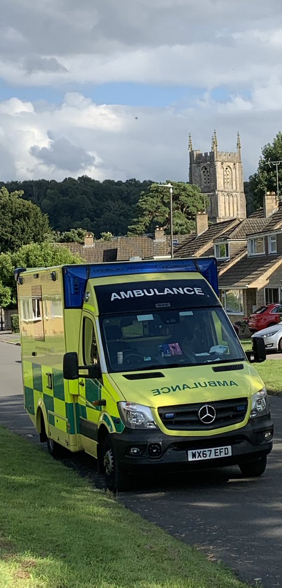 Seanbiggins_'s tweet photo. #wootonunderedge #villagelife #ambulance @BNSSG_SWASFT @swasFT https://t.co/7JciVtAiFd