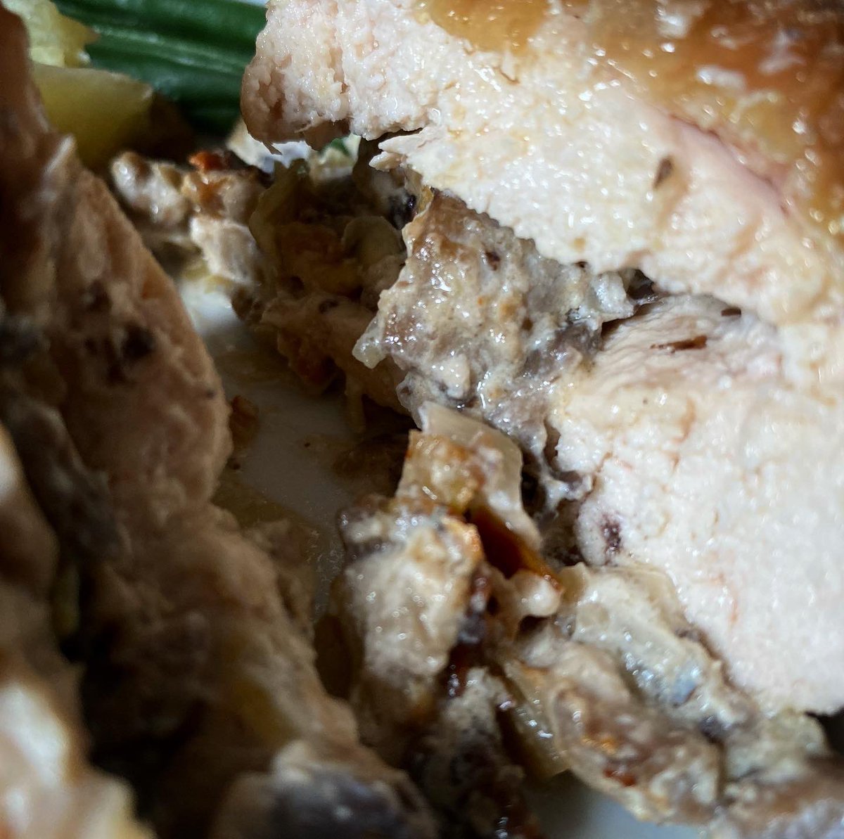 🍽 Stuffed organic chicken breast from <a href="/OrganicMeatUk/">Forsters' Farm Shop</a> with wild mushroom, shallots and thyme pate ... 

instagram.com/p/CSC9IW8NJL3/…

#lovefood #foodie #foodies #foodblogger #foods #cooking #homecook