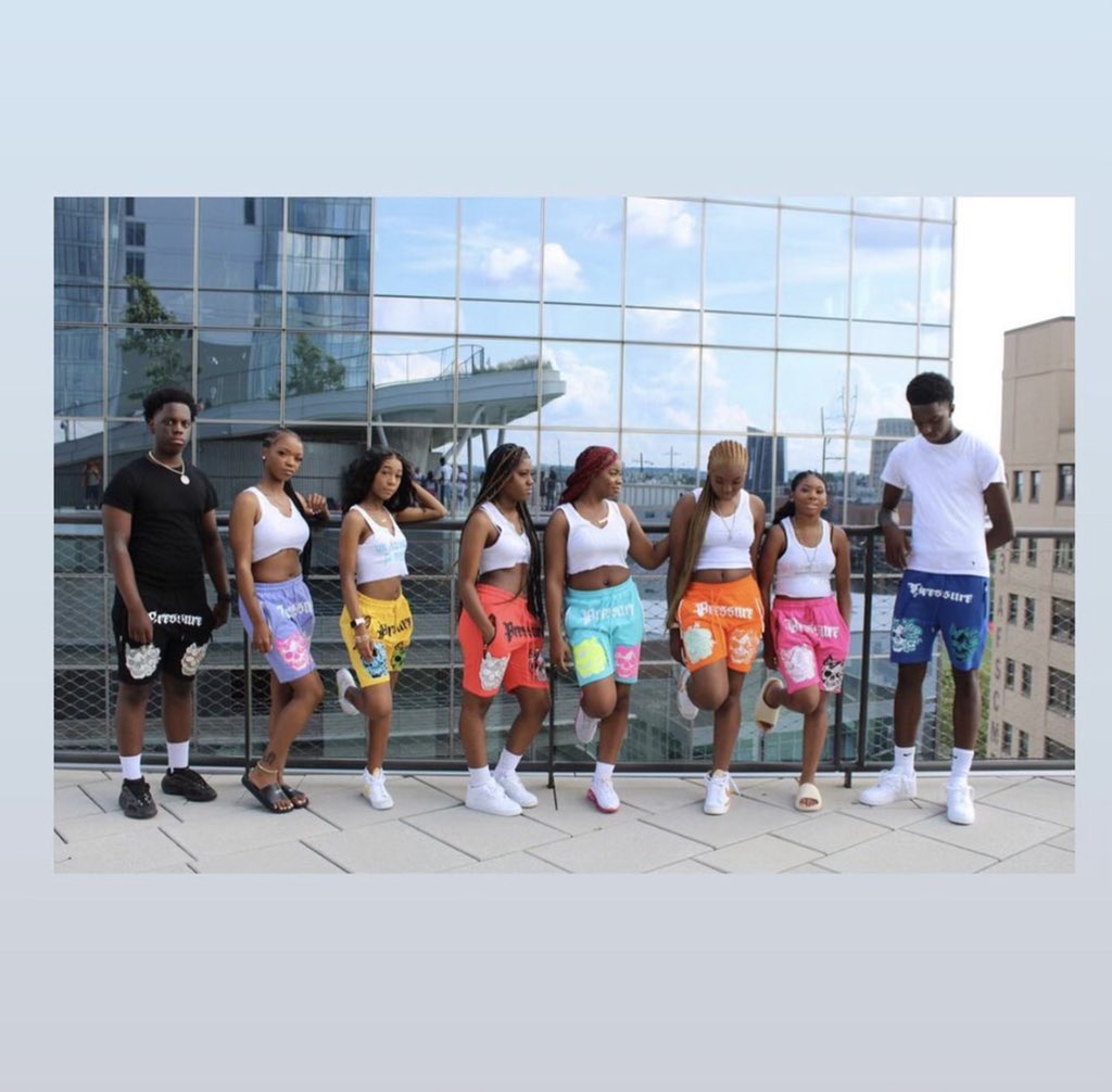 alleyeson_bri's tweet photo. Shop @prettyxdope_ 

https://t.co/sDu5qqB6me

Instagram: @prettyxdopepieces_ 

She also makes over garments and many other custom items. https://t.co/PDgUtP5Hr3
