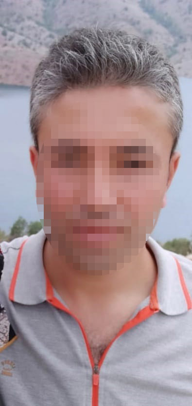 cetinrabiaaa's tweet photo. Konya katliamının failinin yüzünü neden buzladınız? @dhainternet https://t.co/ThAhr9kim8