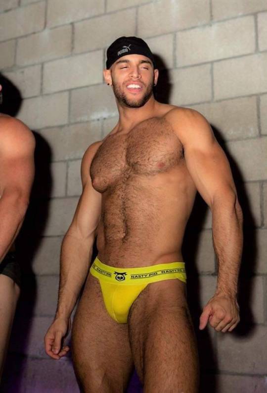 markdubboy's tweet photo. SO HOT SO FIT. https://t.co/Z6klAt8QoM