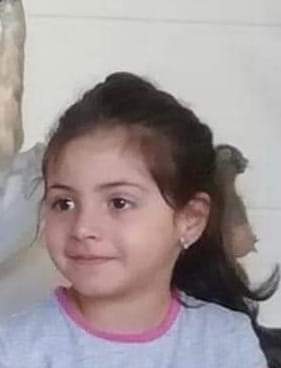roulaibrahim's tweet photo. تيونا الصراف بنت عمرها ٥ سنين قتلوها قدام بيتها هي وعم تلعب، برصاص طايش فات دغري عقلبها لأن في واحد علق نجمة وما بينبسط فيها الا ما يقوص. هالبلد مقبرة، توابيت ماشية قدام توابيت، وما في مين يحاسب https://t.co/1ut3ZSnxlU