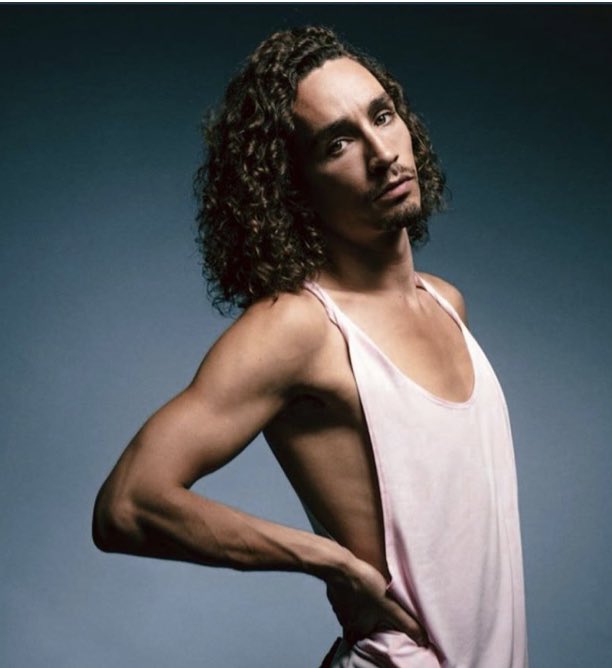 TheSheehab's tweet photo. August articles - seven years apart. Robert Sheehan by Jason Hetherington for The Observer in August 2013
promoting The Mortal Instruments 
and by Joseph Sinclair for Attitude Magazine in August 2020 promoting The Umbrella Academy https://t.co/QqFi41NZx8