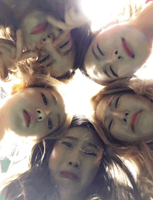 sad2swim's tweet photo. It’s been 7 years with red velvet and I’m proud to call myself a reveluv #7YearsOfHappinessRV #7YearsWithRedVelvet #레드벨벳_7주년_대댕큐 https://t.co/1kP2v8XQE4