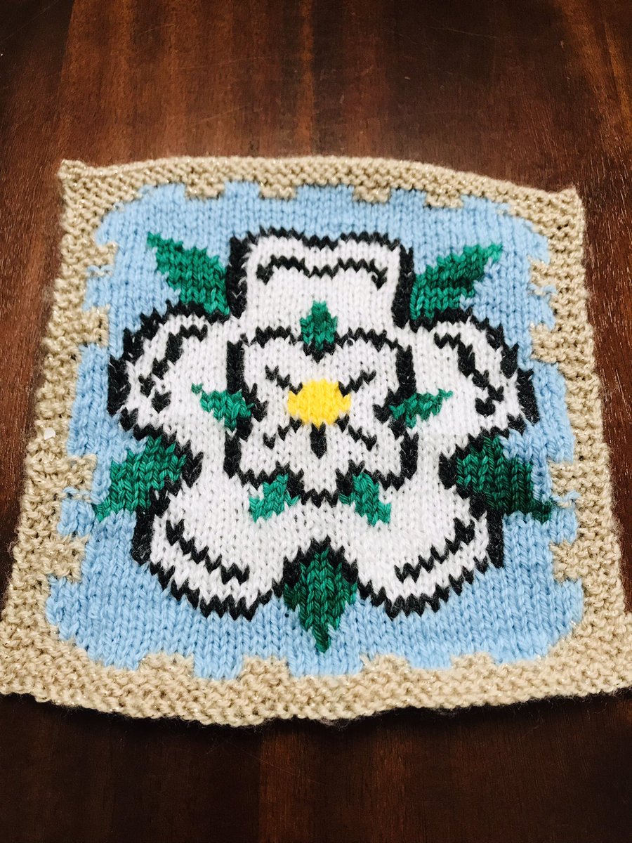 YorkWallsFest's tweet photo. #YorkWallsFestival THIRTEEN DAYS TO GO! For #YorkshireDay a wonderful submission to our #WoollenWalls project. @the_atomicacorn Jessica Mowatt kitted a beautiful #YorkshireRose &amp; dedicated it to “All the crafty, creative women in her life - my mum, grandmas and mother-in-law x” https://t.co/zYYhyDHsui