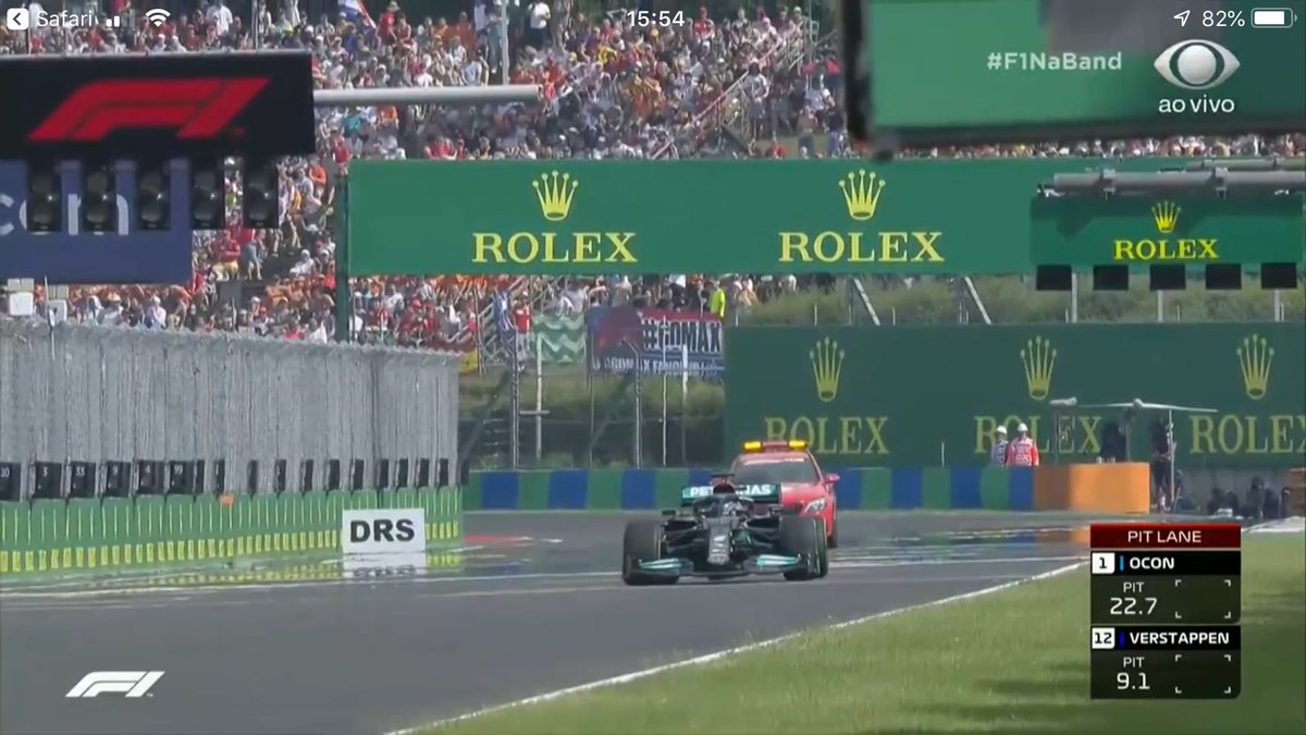 bsbn16's tweet photo. Mais de 20 anos assistindo F1 (sem perder nenhuma corrida) e jamais tinha visto algo parecido... O 1º colocado @lewishamilton largando literalmente sozinho.
#HungarianGP 🇭🇺 #F1naBand https://t.co/XgqSuooqFA