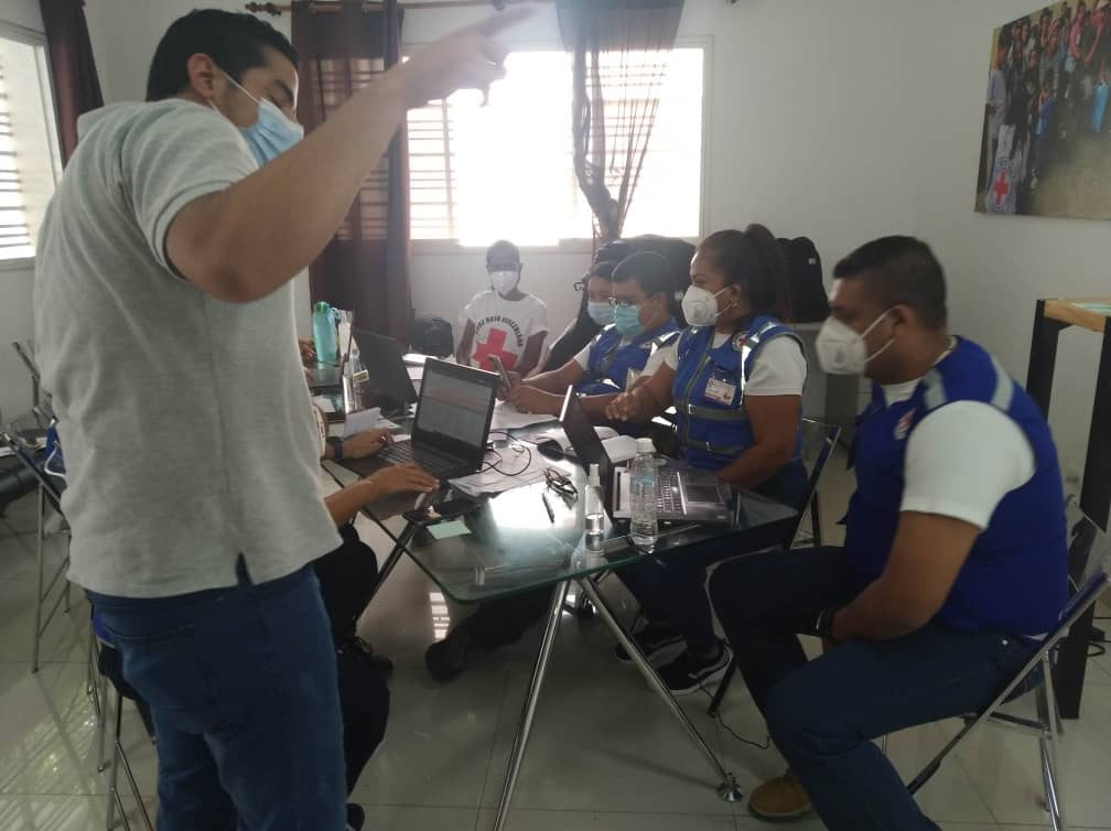Rcf_aragua's tweet photo. El fortalecimiento del programa de Búsqueda y RCF y la capacitación de nuestros voluntarios, es esencial para poder dar una mayor respuesta a cada una de esas personas que necesitan del programa. Ayer culmina en Caracas una capacitación, para el uso de una nueva herramienta https://t.co/KqKdtysnU8