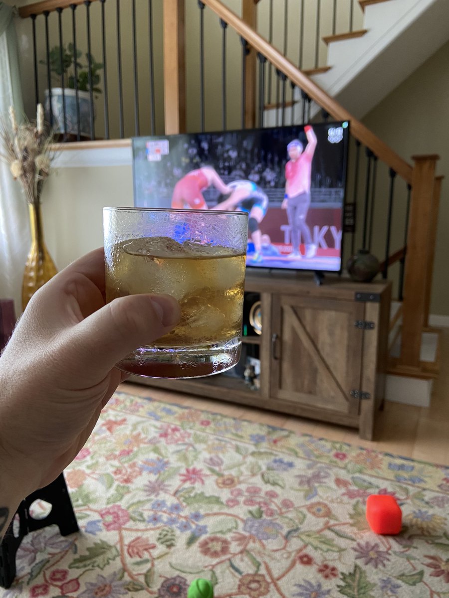Today’s #Olympics #SundayFunday brought to you by <a href="/Wigglybridge/">Wiggly Bridge Dist.</a> Bourbon Whisky. #NotAnAd #JustLoveWhiskey