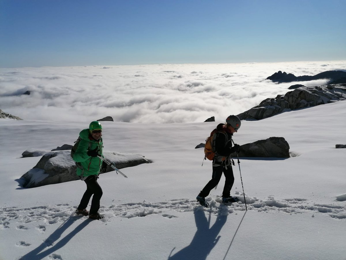Muntania's tweet photo. ¡Ascensión casi invernal al Aneto un 1 de agosto! #muntaniaclimb #ascensoaneto #aneto #pirineos https://t.co/75rxwsJ6Ub