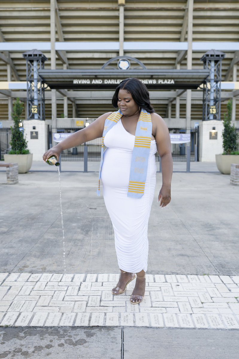 bryishaa_'s tweet photo. Guess I’ll slide my pictures on Twitter too 😂
August 6th, wya??🥳🥳🥳🎓 https://t.co/plb7YgcXiA
