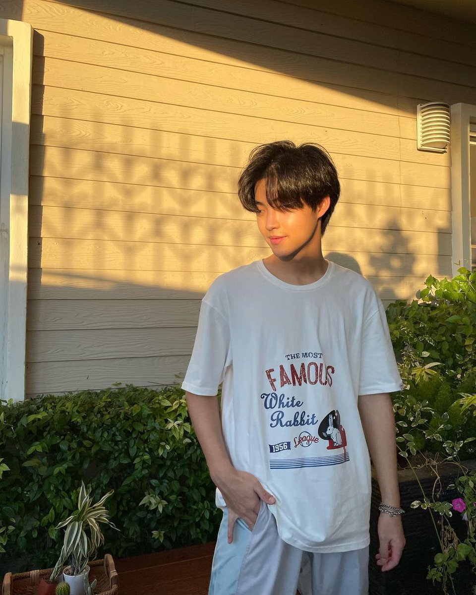 MICKMETAS9's tweet image. I know it&apos;s to late to drop my blselca but maganda ako eh kaya i dodrop kuna, sana masarap ulam niyo todai😋😋
#mickmetas  #blselcaday  #selcaday