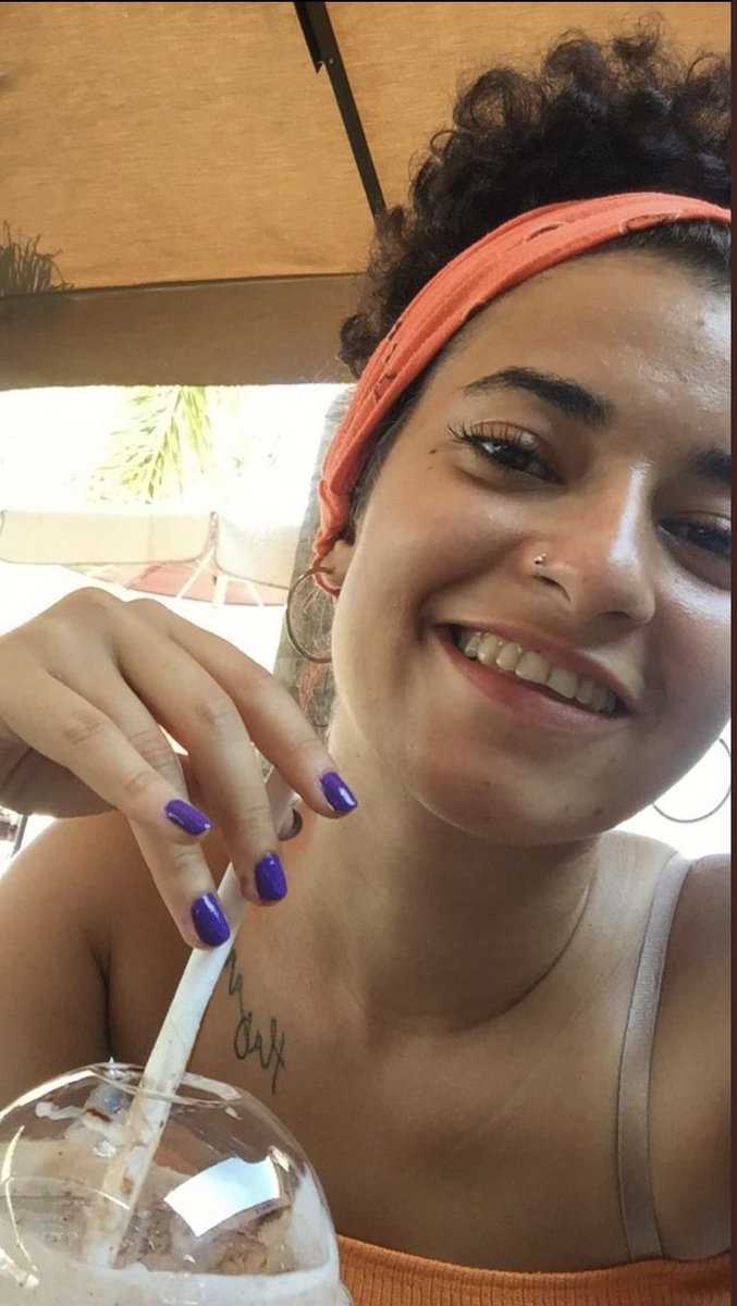 Gündem yangınlar olunca Azra’nın aciliyeti göz ardı ediliyor .  Lütfen gerekenler yapılmalı hatta fazlasına ihtiyacımız olduğu kanaatindeyim . Ailesi perişan biz sevenleri kötüyüz . Lütfen artık bir şeyler olsun lütfen 🙏#AZRAKAYIP