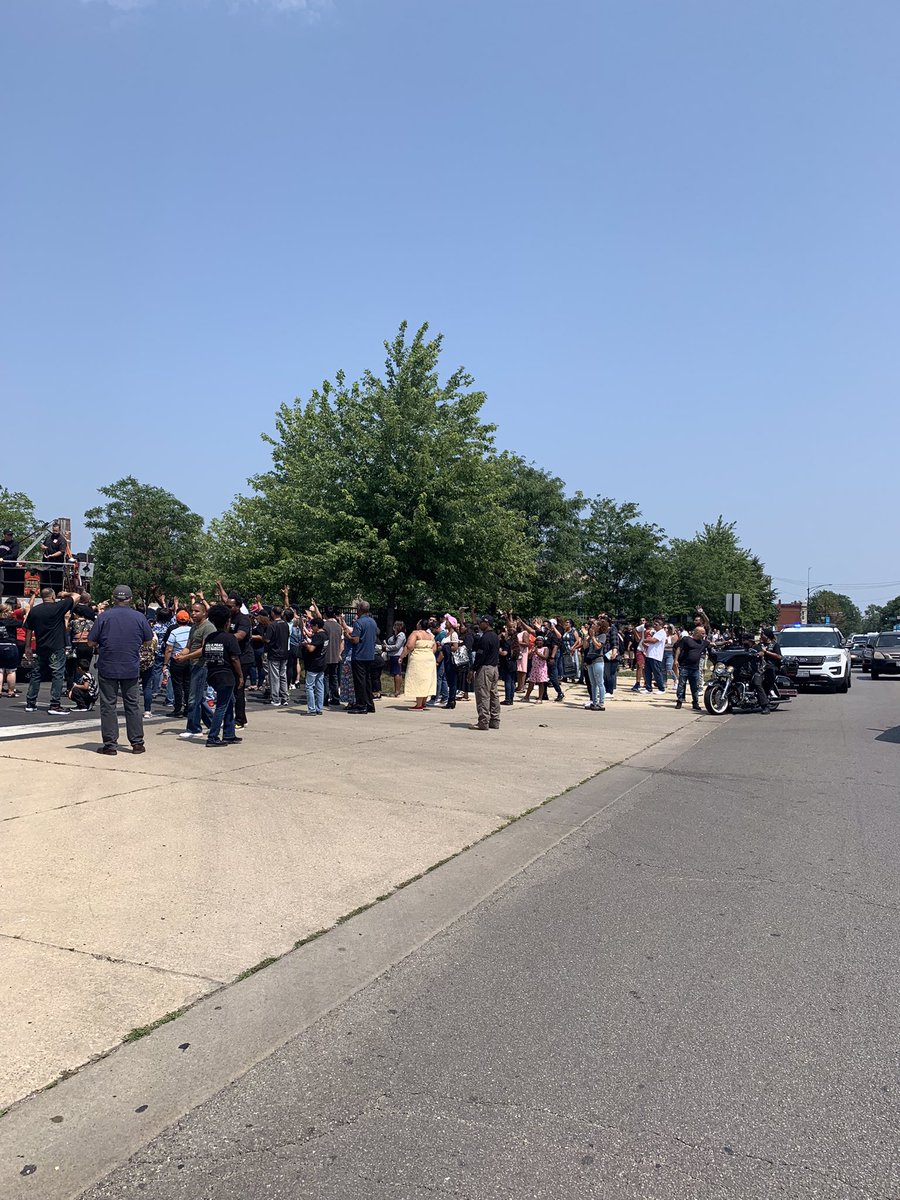 Through prayer and peaceful marching, New Life Covenant Church and the community came together to show that we can come together to overcome violence. #newlifecovenantchurch #peaceinchicago